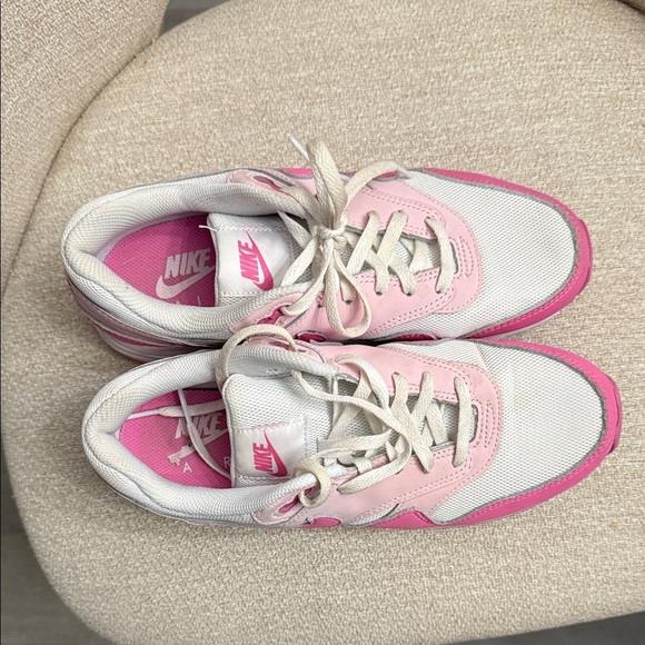 Nike Kids Sneakers in Pink and White - Picture 2 of 4